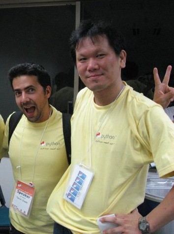 Manabu with Tarek Ziadé at PyCon JP 2011